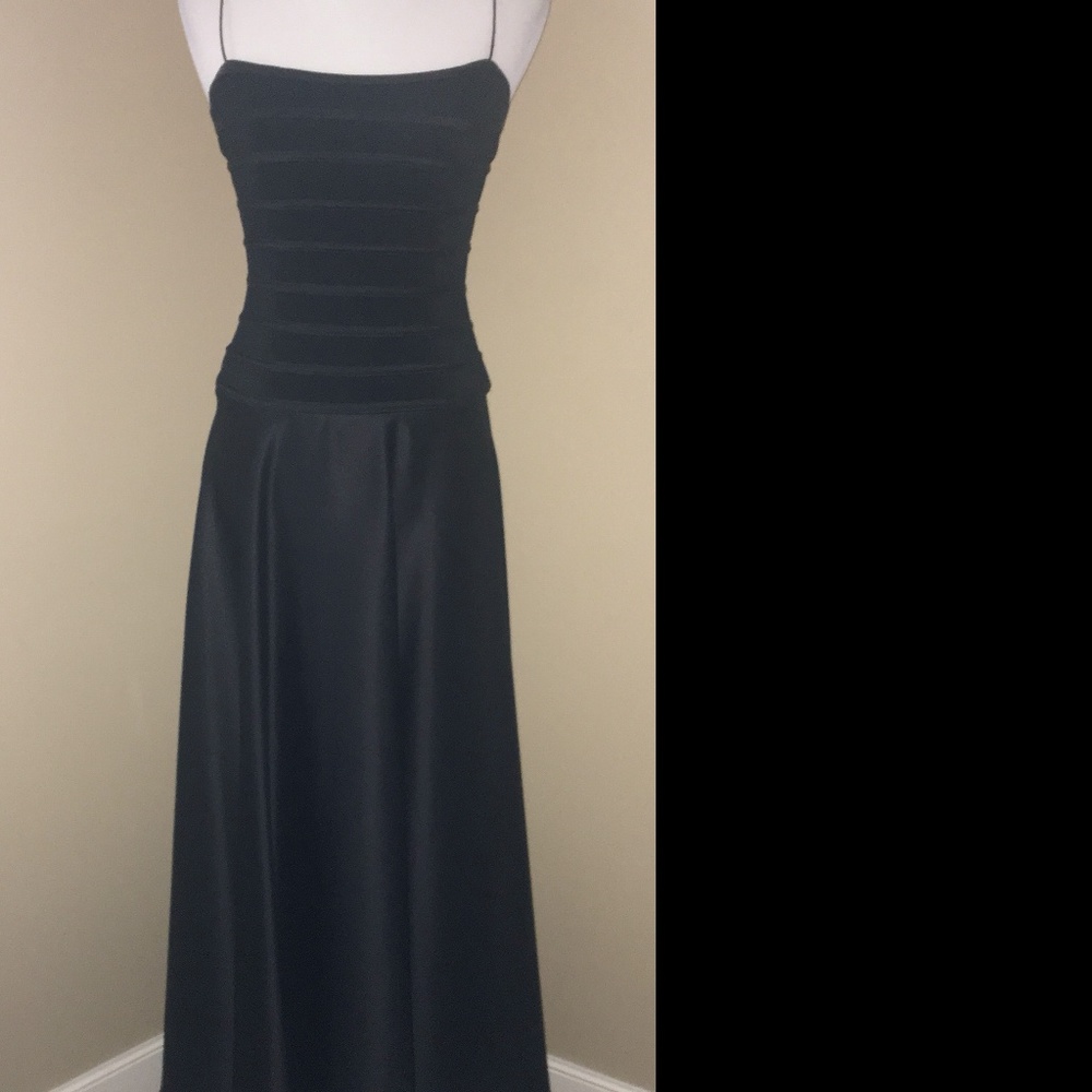 JS Collections Dress Size 6 Black Formal Gown